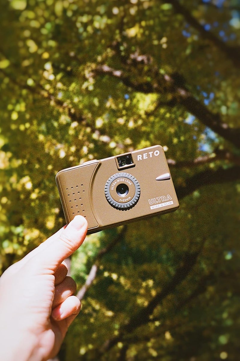 RETO Ultra Wide and Slim 35mm Reusable Daylight Film Camera - 22mm Wide Lens, Focus Free, Light Weight, Easy to Use (Olive) - Image 3